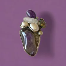 Brošňa Srdce, 5.5x3,5 cm, ametyst, krištáľ a riečne perky