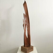 Daniel Bihány, Jarné pučanie, drevo, výška 108cm, predané