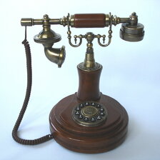 Drevený telefón