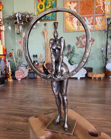 Ján Ťapák, Zvedavosť,výška 42 cm, bronz