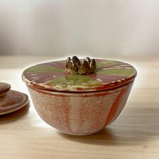 Janka Blašková, Miska s vrchnákom, priemer 13 cm, výška 7 cm, 28 €