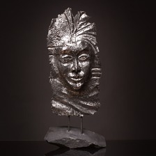 Miram Bajkai, Slnko, cín, 975 €, rozmer 22x45 cm, výška 59 cm, na vyžiadanie