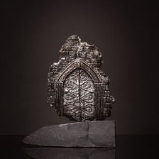 Miram Bajkai, Zatvorená brána, cín, 780 €, rozmer 21x28 cm, výška 33 cm, na vyžiadanie