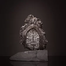 Miram Bajkai, Zatvorená brána, cín, 780 €, rozmer 21x28 cm, výška 33 cm, na vyžiadanie