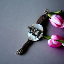 Náramok Kovbojská princezná, ozdoba 6 cm perleť a riečne perly, obvod 18,5 cm