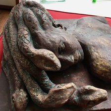 Renáta Sládková, Medúza I., reliéf, pálený patinovaný šamot, 1 300 €, 50x50x18 cm