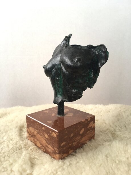 Róbert Szittay, Torzo, bronz na podstavci, výška 21 cm, podstavec 9x9 cm